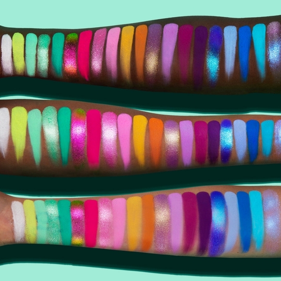 Cosmic Brushes Delicious Delight Eyeshadow Palette - Picture 2 of 6